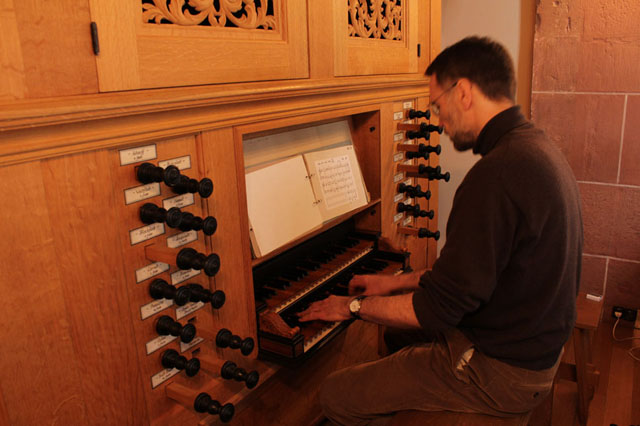Stefan Beltinger an der Orgel in der Kartäuserkirche
